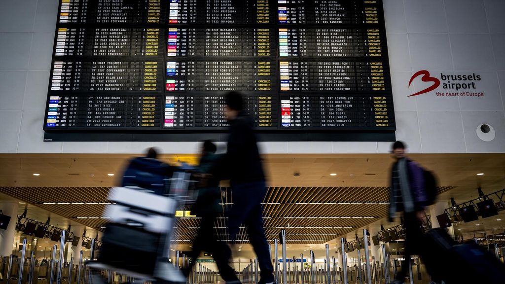 Archivo - 13 February 2025, Belgium, Zaventem: The information board shows canceled flights due to a strike at Brussels Airport. The strike is part of a day of action against the new government declaration. Photo: Jasper Jacobs/Belga/dpa.