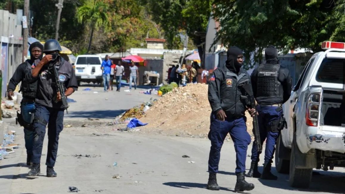 Agentes de la Policía en Haití en un operativo en una prisión