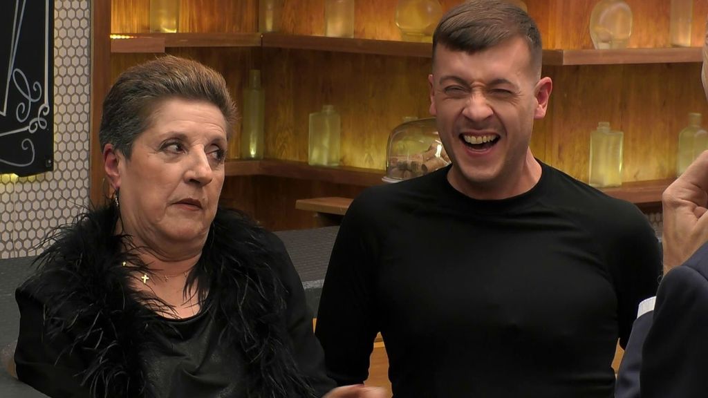 Asun no se corta y deja claro lo que no quiere para su hijo en 'First Dates' bajo ningún concepto