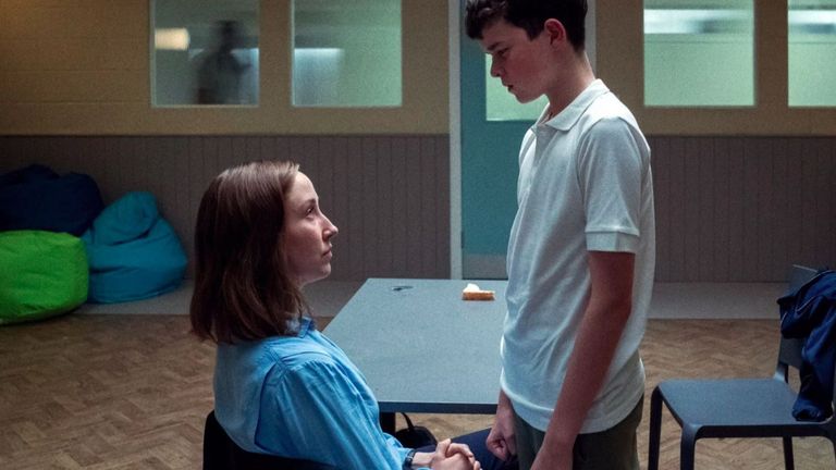 Cómo saber si un adolescente se está convirtiendo en un incel: 