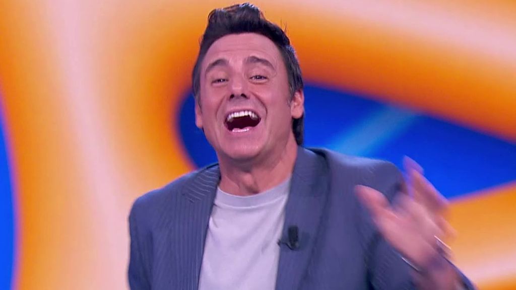 El divertido momento de Ion Aramendi en plató cantando y bailando 'Esa diva' de Melody