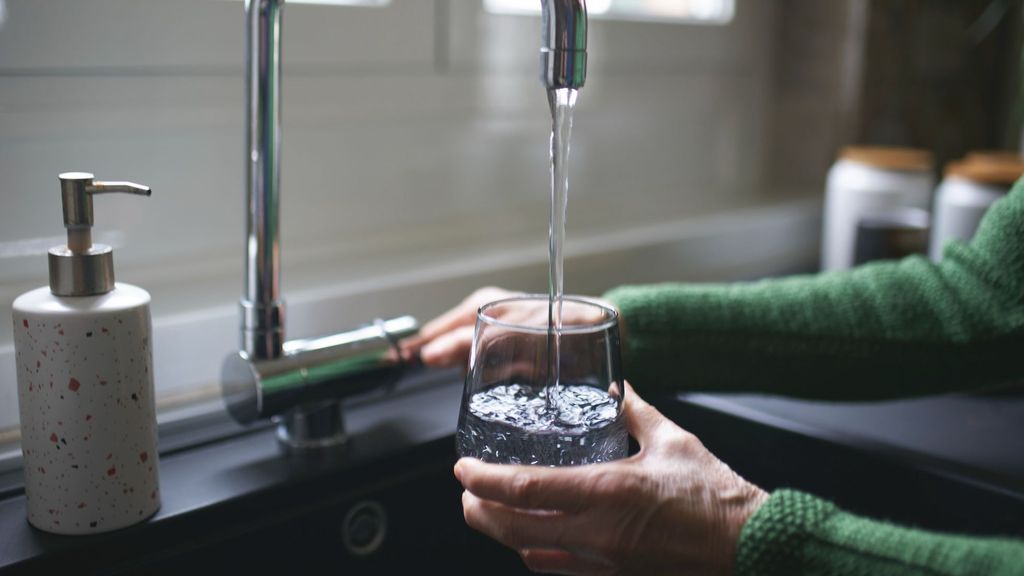 ¿Es seguro beber agua del grifo?