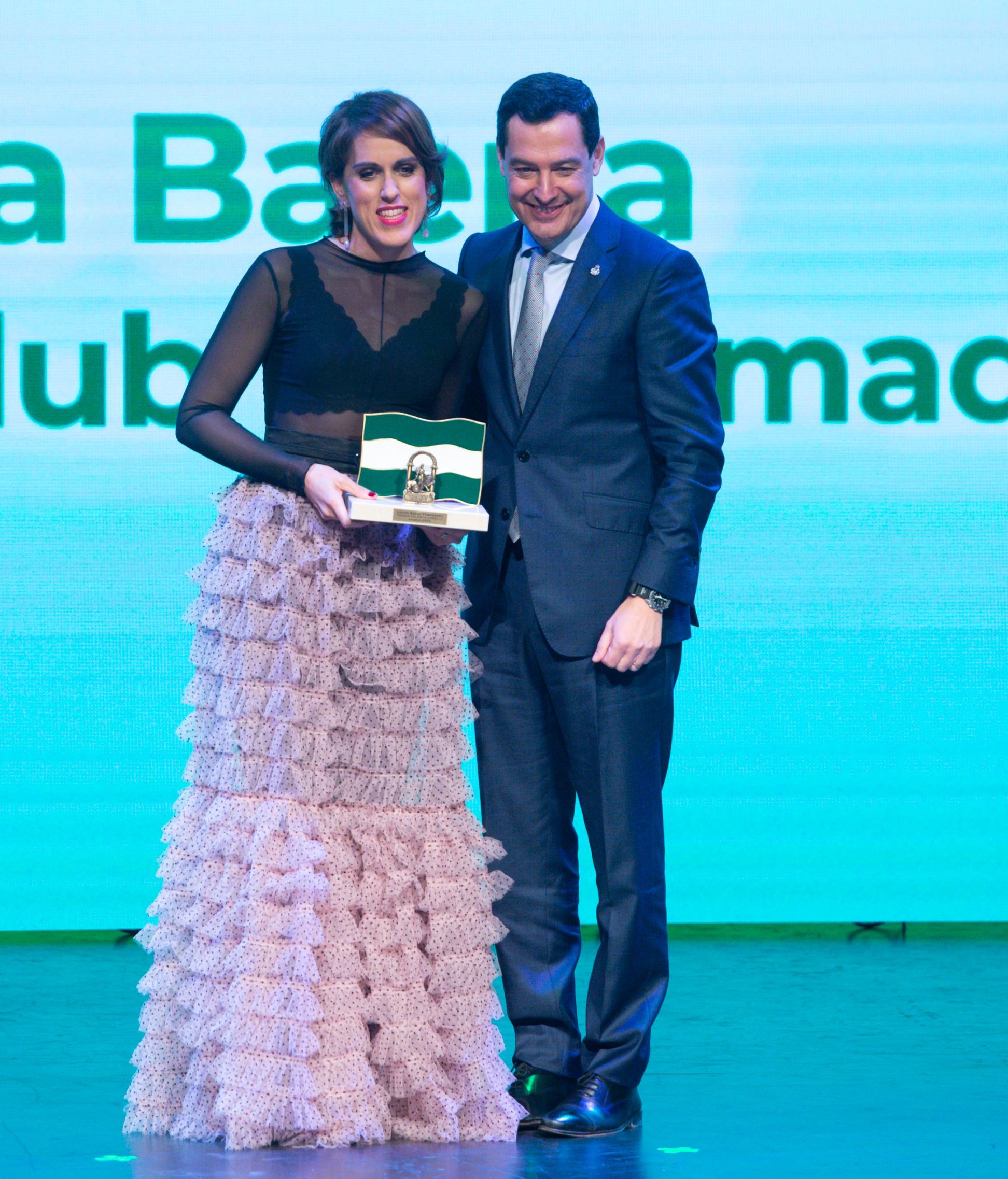 Juanma Moreno y Laura Baena