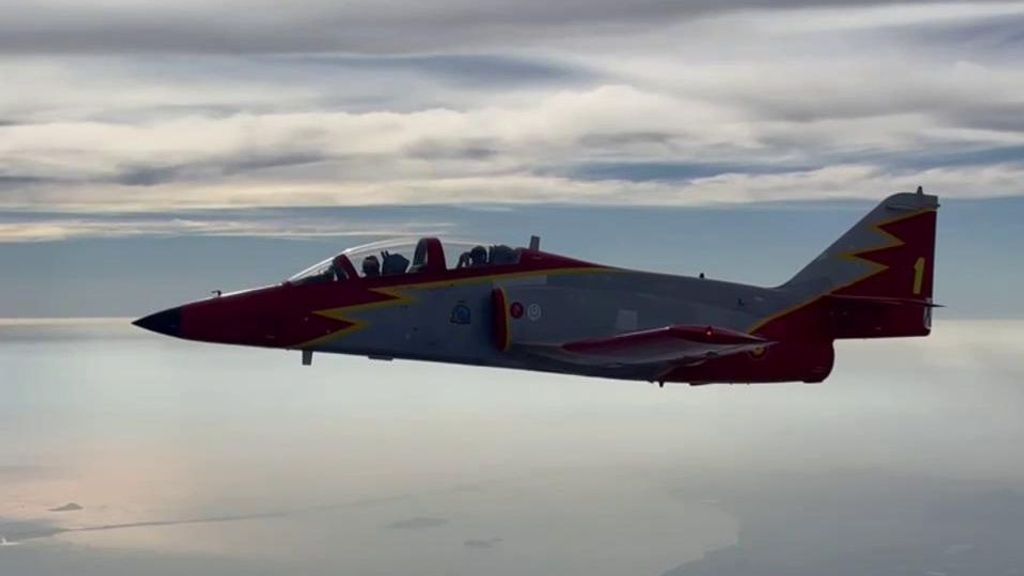 La Patrulla Águila celebra su 40 aniversario surcando los cielos con impresionantes exhibiciones: "Son un referente"