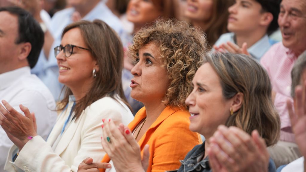 La portavoz del PP en el Parlamento Europeo, Dolors Montserrat, y la secretaria general del PP, Cuca Gamarra