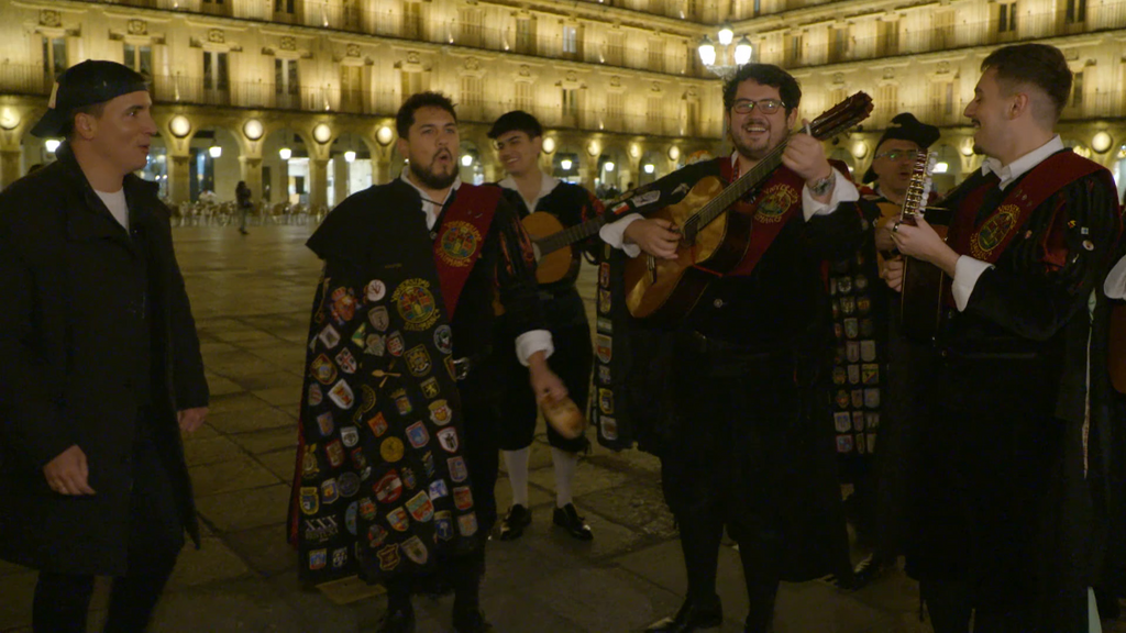 La tuna de Salamanca sorprende a Xuso Jones con una canción creada exclusivamente para él: "¡Menuda fantasía!"