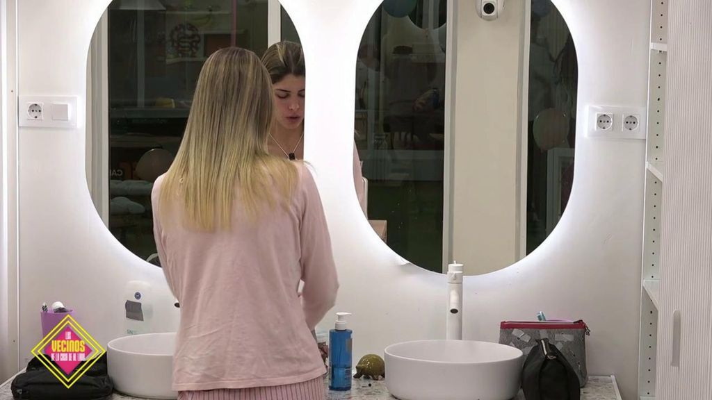 Alba vive un ataque de rabia y amenaza con irse: "A tomar por culo" Los vecinos de la casa de al lado Temporada 2 Top Vídeos 1240