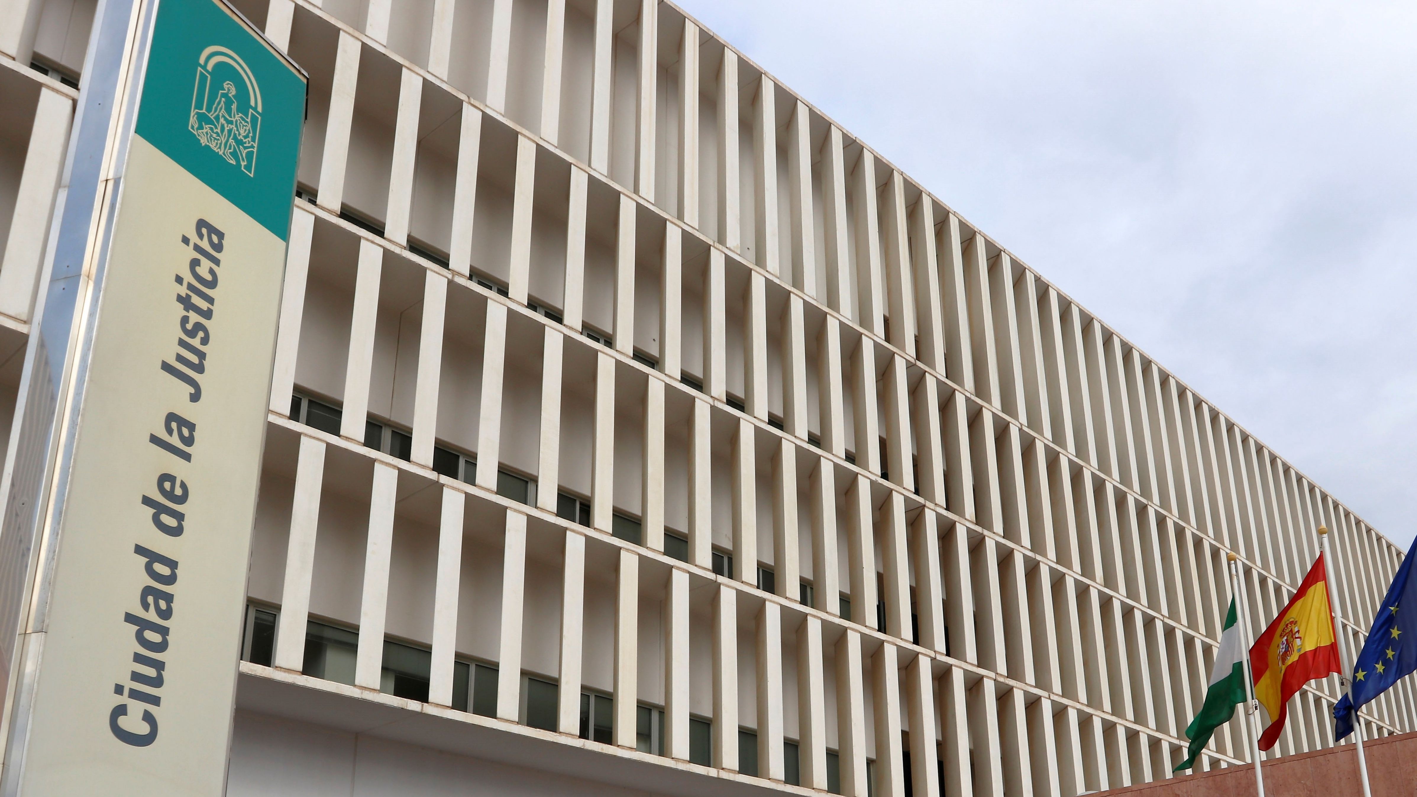 Declarado culpable el acusado de agredir a una mujer y arrojarla al vacío en Málaga