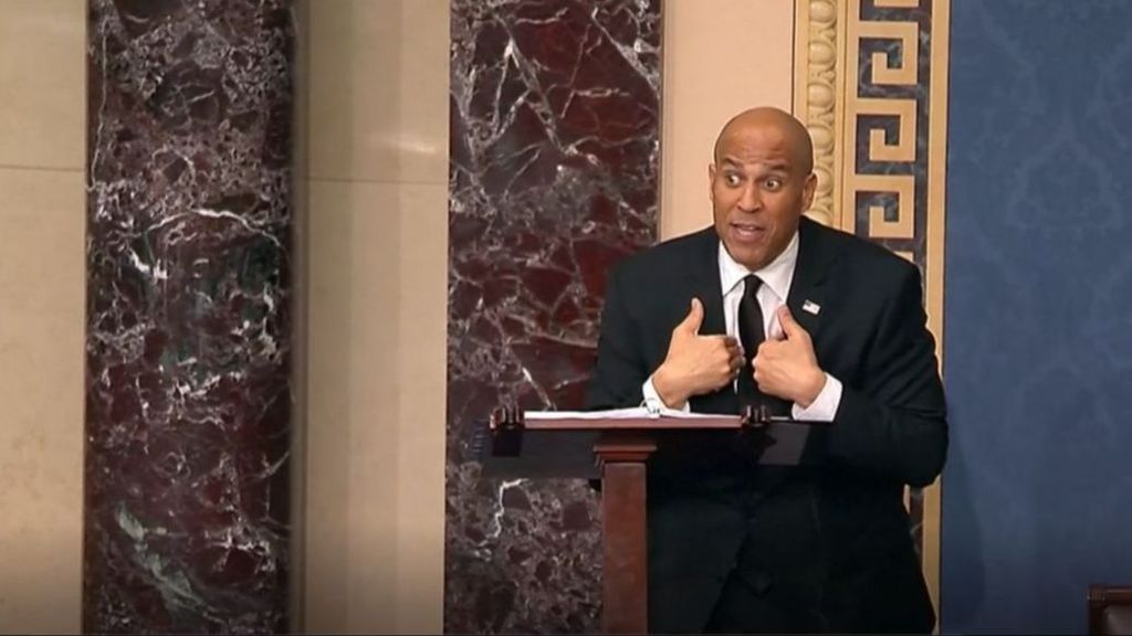 Cory Booker bate récords con un discurso de más de 25 horas en el Senado de Estados Unidos