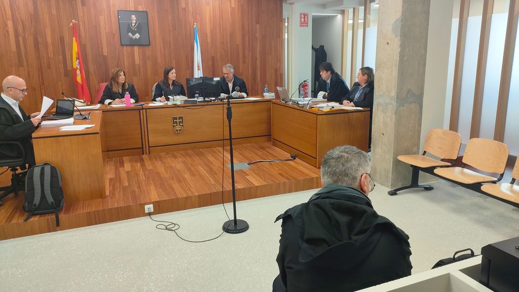Juicio a un entrenador de fútbol femenino acusado de supuestos abusos sexuales a una jugadora menor de edad