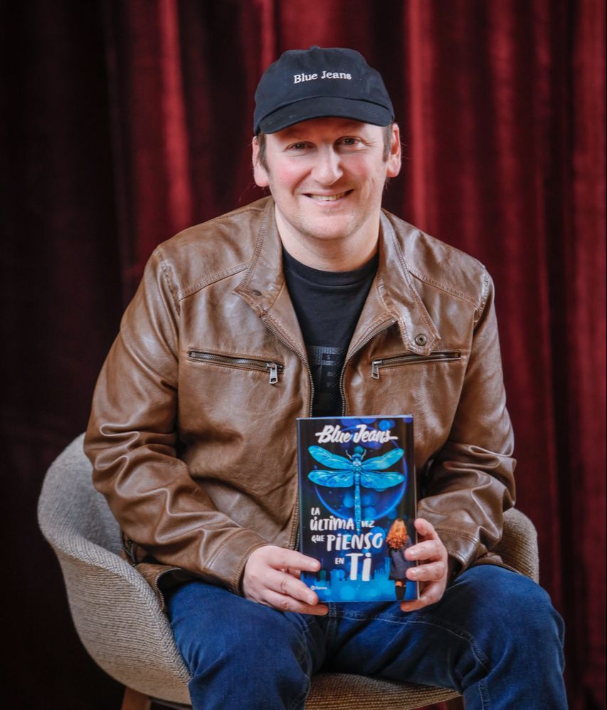 Blue Jeans en la presentaión de su última novela