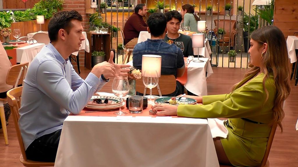 Dani y Carla no paran de encontrar diferencias durante su cita en 'First Dates'