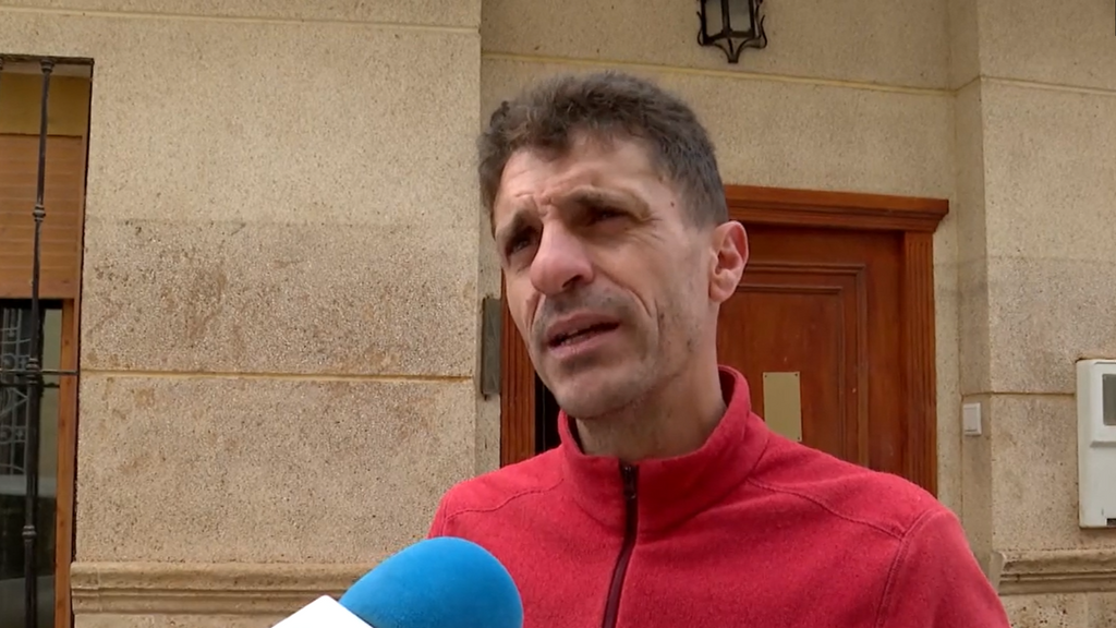 David, el cartero de Paiporta que nunca olvidará la DANA: "Esto es como pasear por un cementerio vivo"