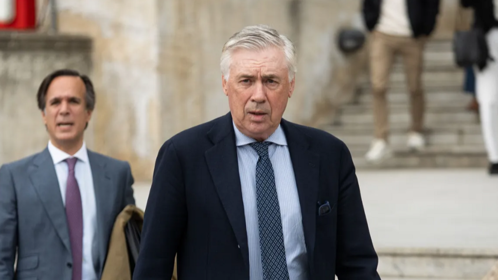 El entrenador del Real Madrid, Carlo Ancelotti, a su salida de declarar ante la Audiencia Provincial de Madrid.