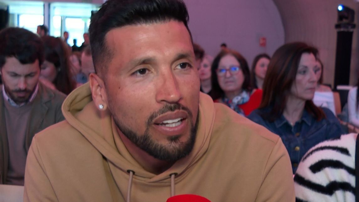 Ezequiel Garay en la presentación del libro de Tamara Gorro