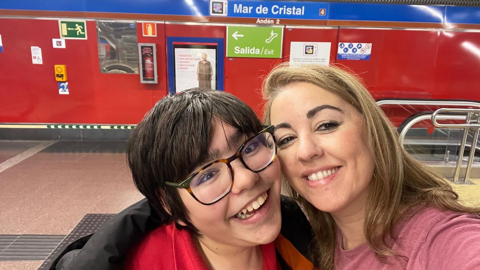 María y Jaime durante una de sus visitas al metro.