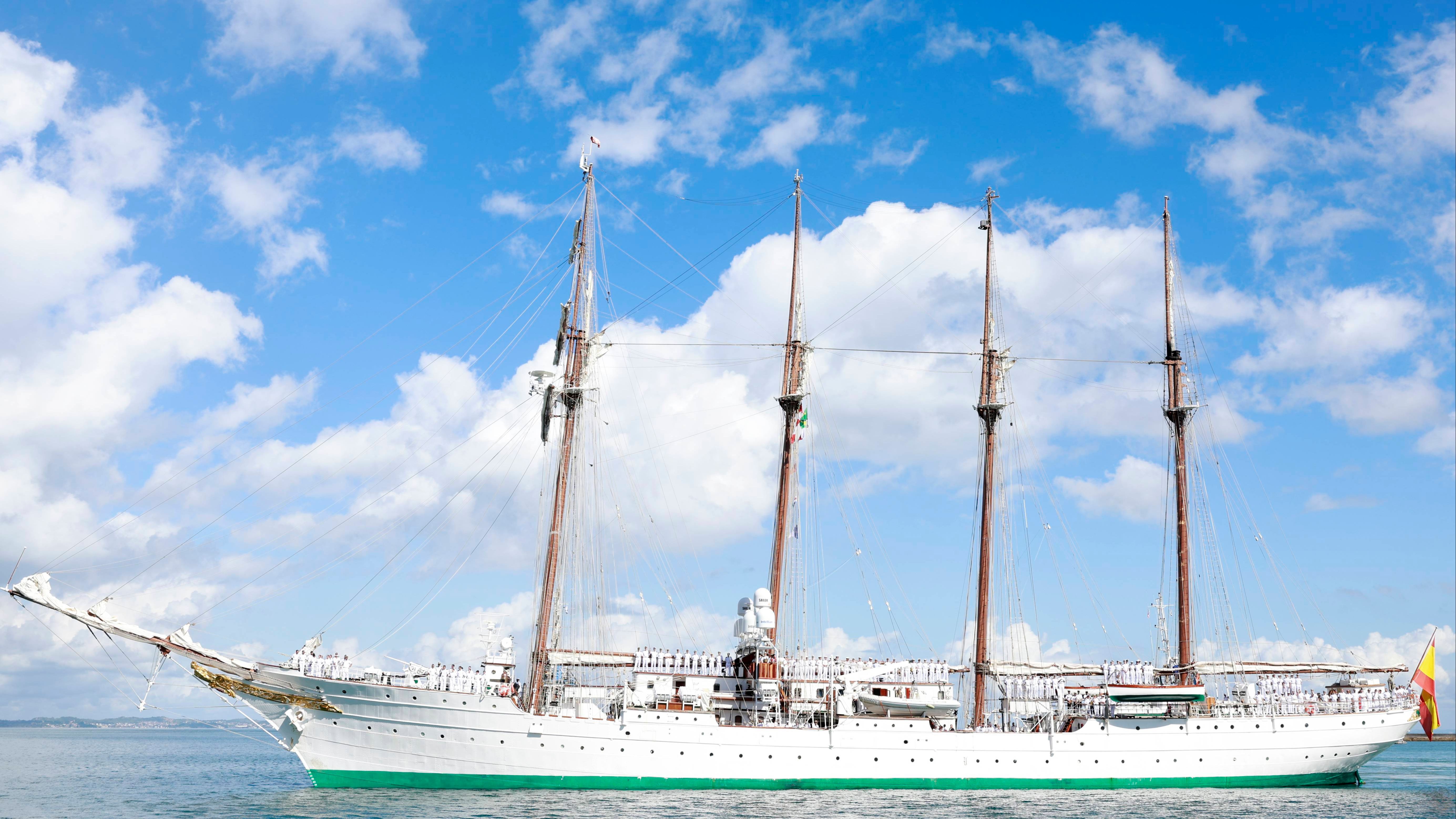 El buque Juan Sebastián Elcano