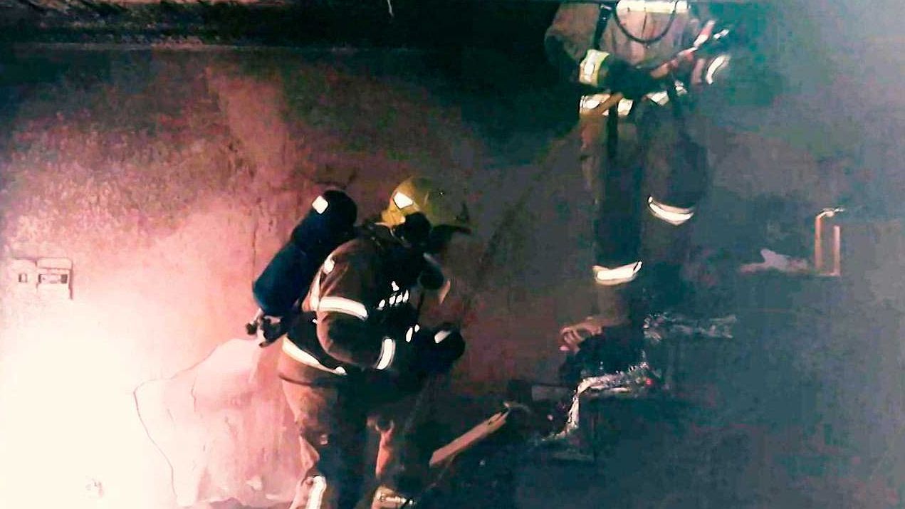 Imagen del interior de la casa quemada de un miembro de la familia de 'Los Lolete' de Plasencia