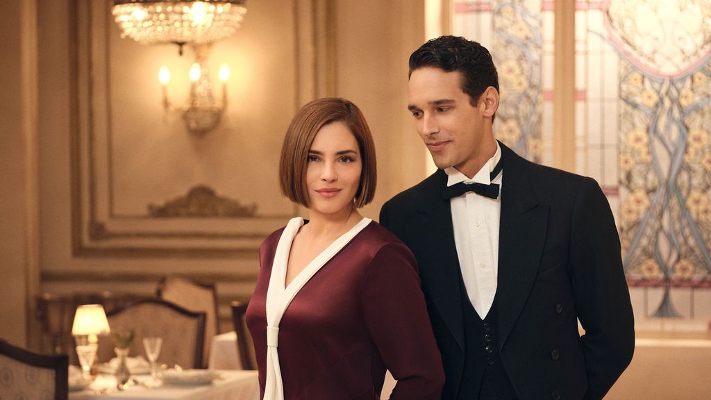 LA FAVORITA 1922 ANA (Andrea Duro)+ROBERTO (Joel Sánchez)