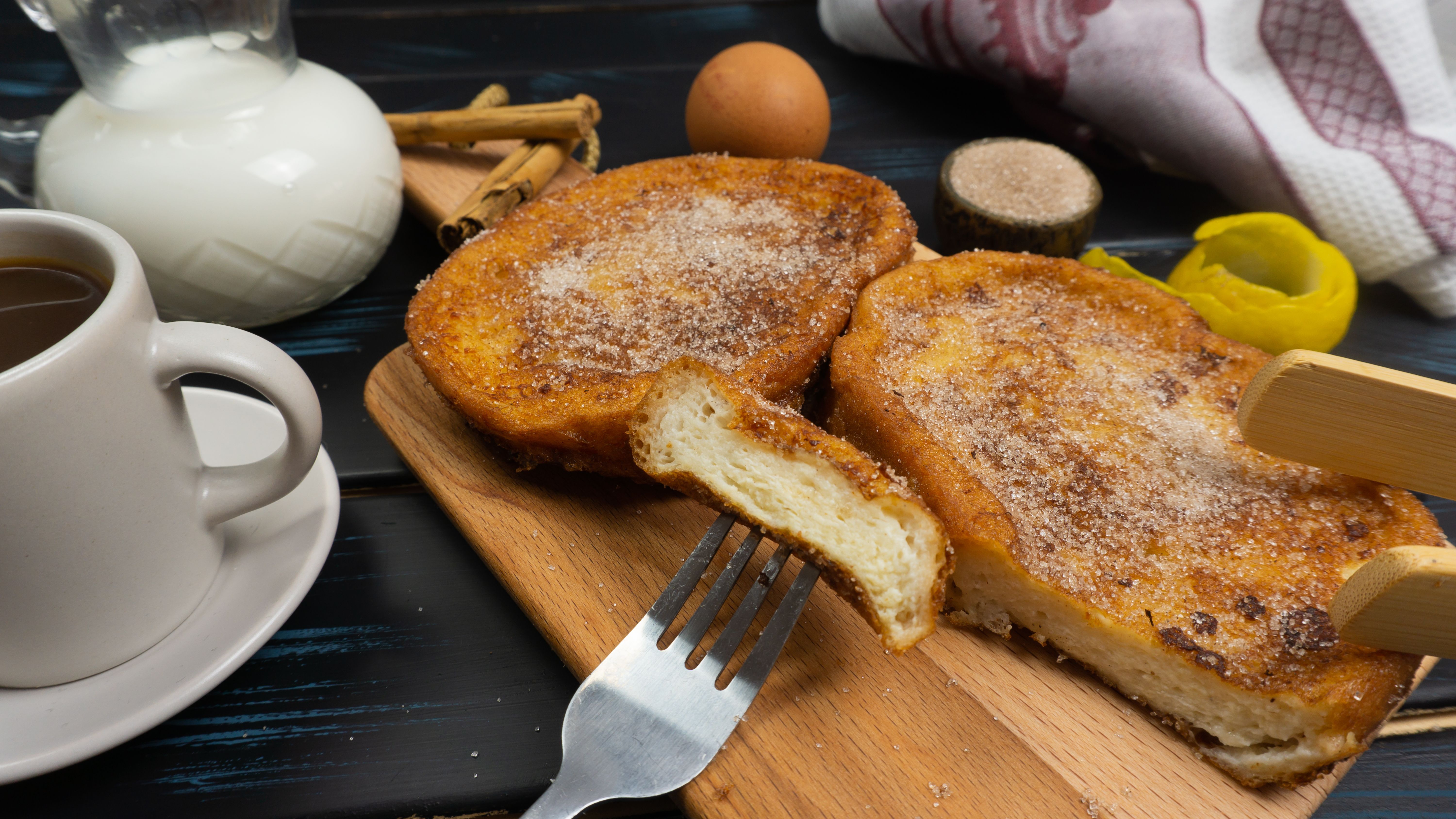 Las torrijas son un dulce típico de la Semana Santa en España.