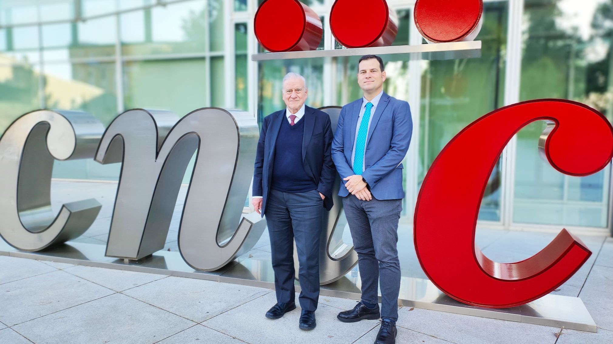 Los máximos responsables de REACT, en la entrada del CNIC