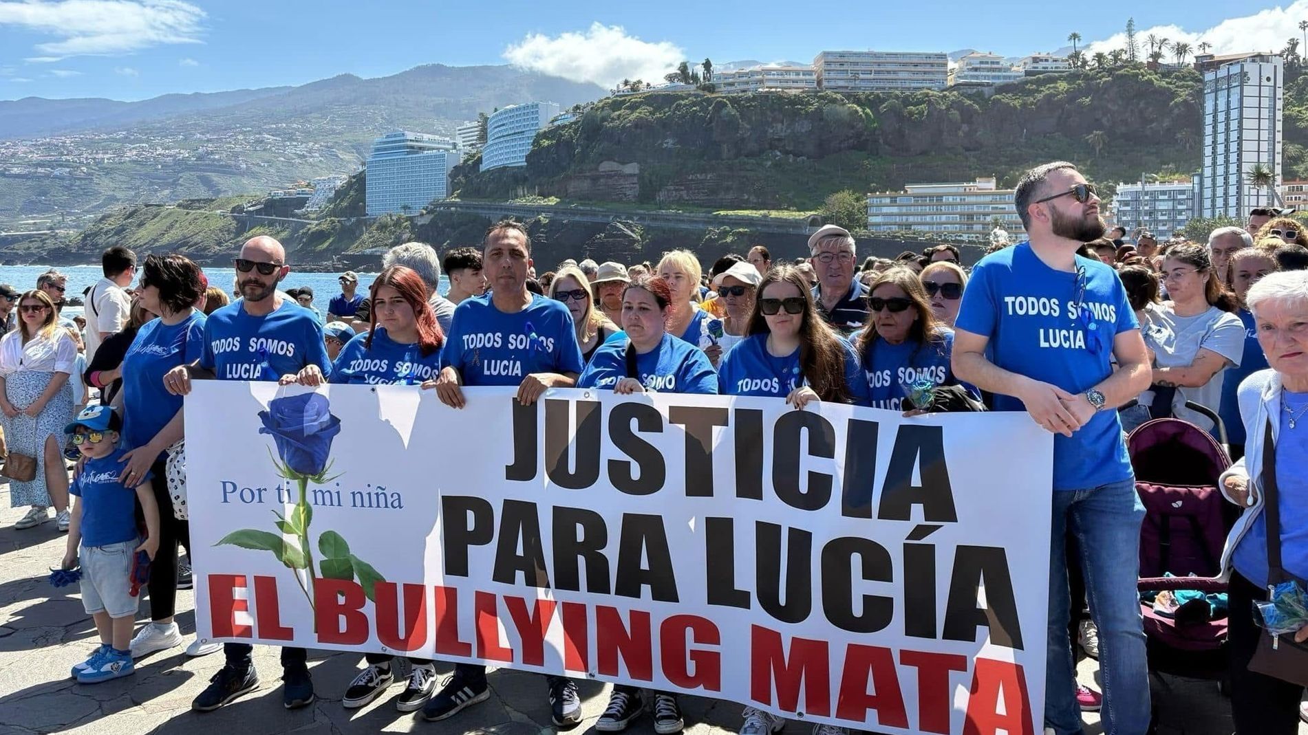 Manifestación en Puerto de la Cruz en recuerdo de Lucía, niña fallecida en Puerto de la Cruz tras sufrir acoso escolar