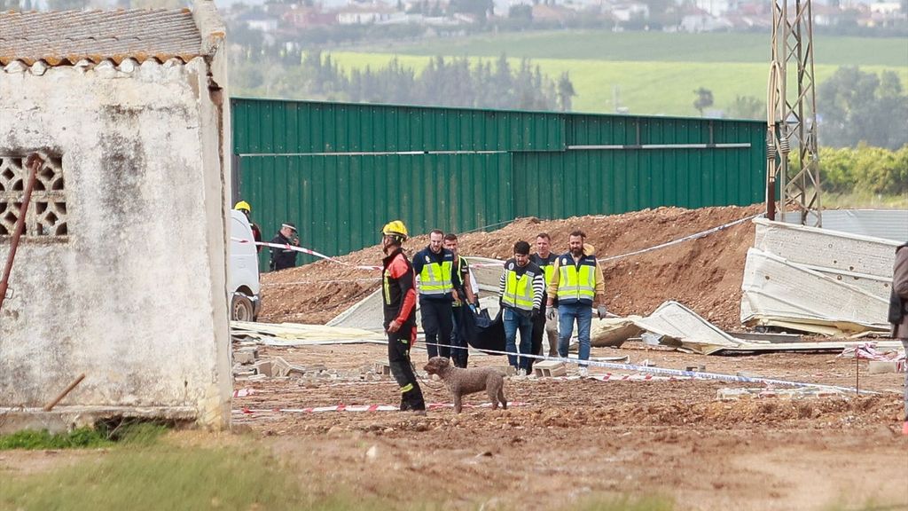 Mueren tres trabajadores en una nave agrícola de Sevilla: las víctimas entraron para refugiarse del mal tiempo