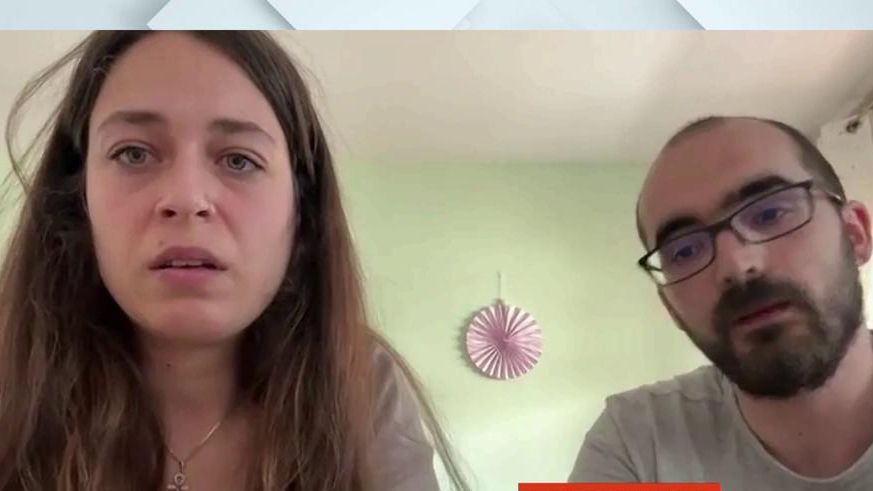 Padres de una bebé de 18 meses atacada con un sacacorchos por una desconocida: "Tenía antecedentes y seguía en la calle"