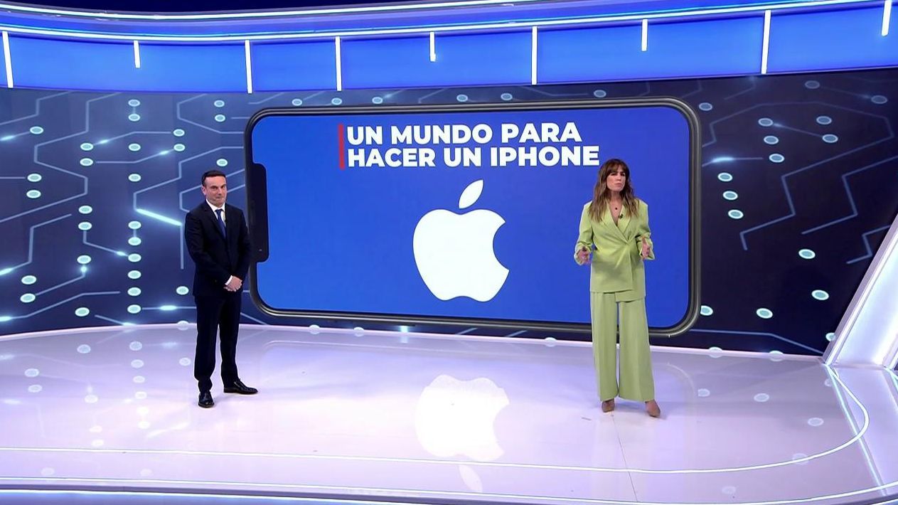 Plató de Informativos Telecinco para explicar qué pasaría con los aranceles y el precio del iPhone.