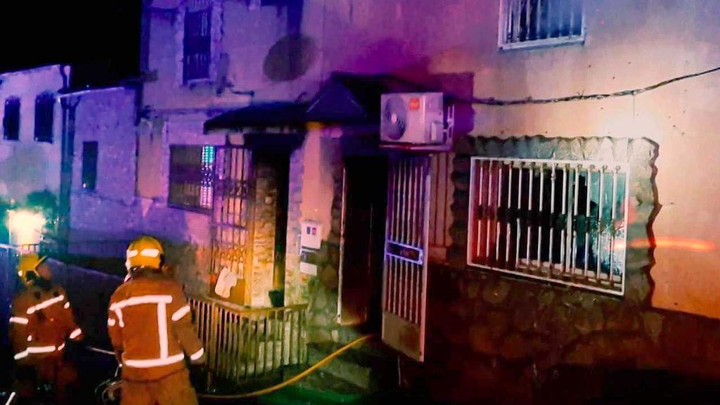 Queman la casa de uno de los presuntos asesinos de la niña muerta en un tiroteo en Plasencia