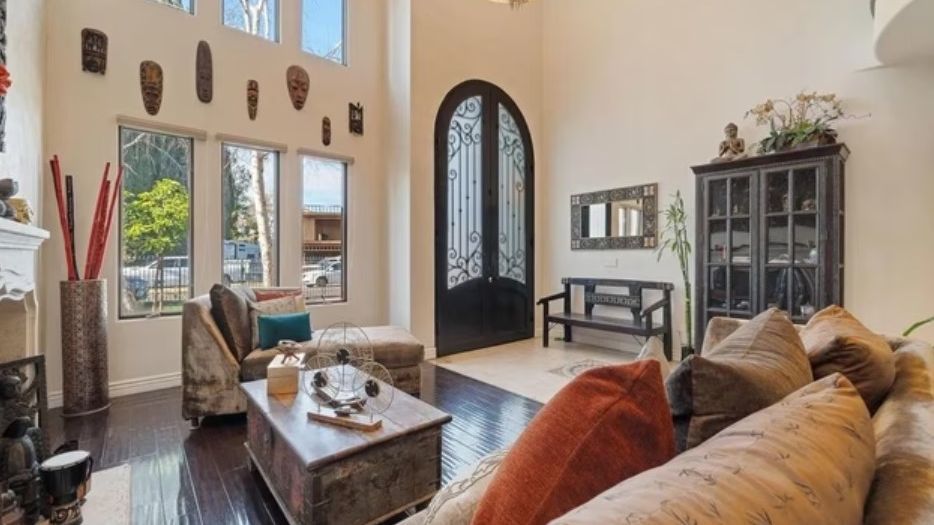 Salon de la casa en venta de Will Smith en Los Angeles
