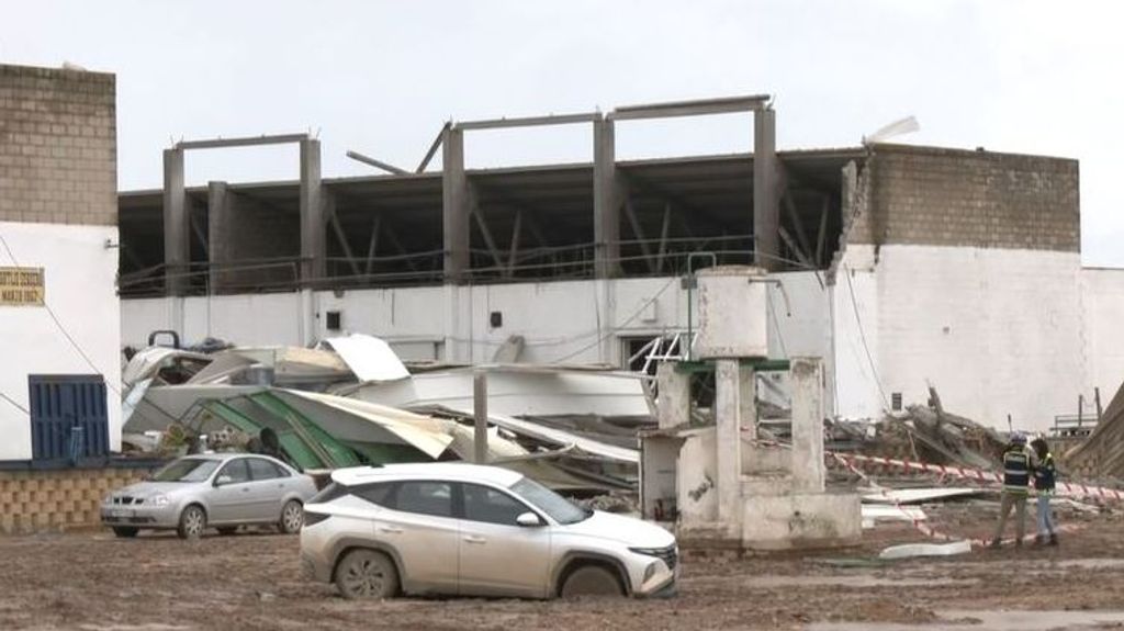 Investigan si un tornado acabó con la vida de tres trabajadores en Coria del Río, Sevilla