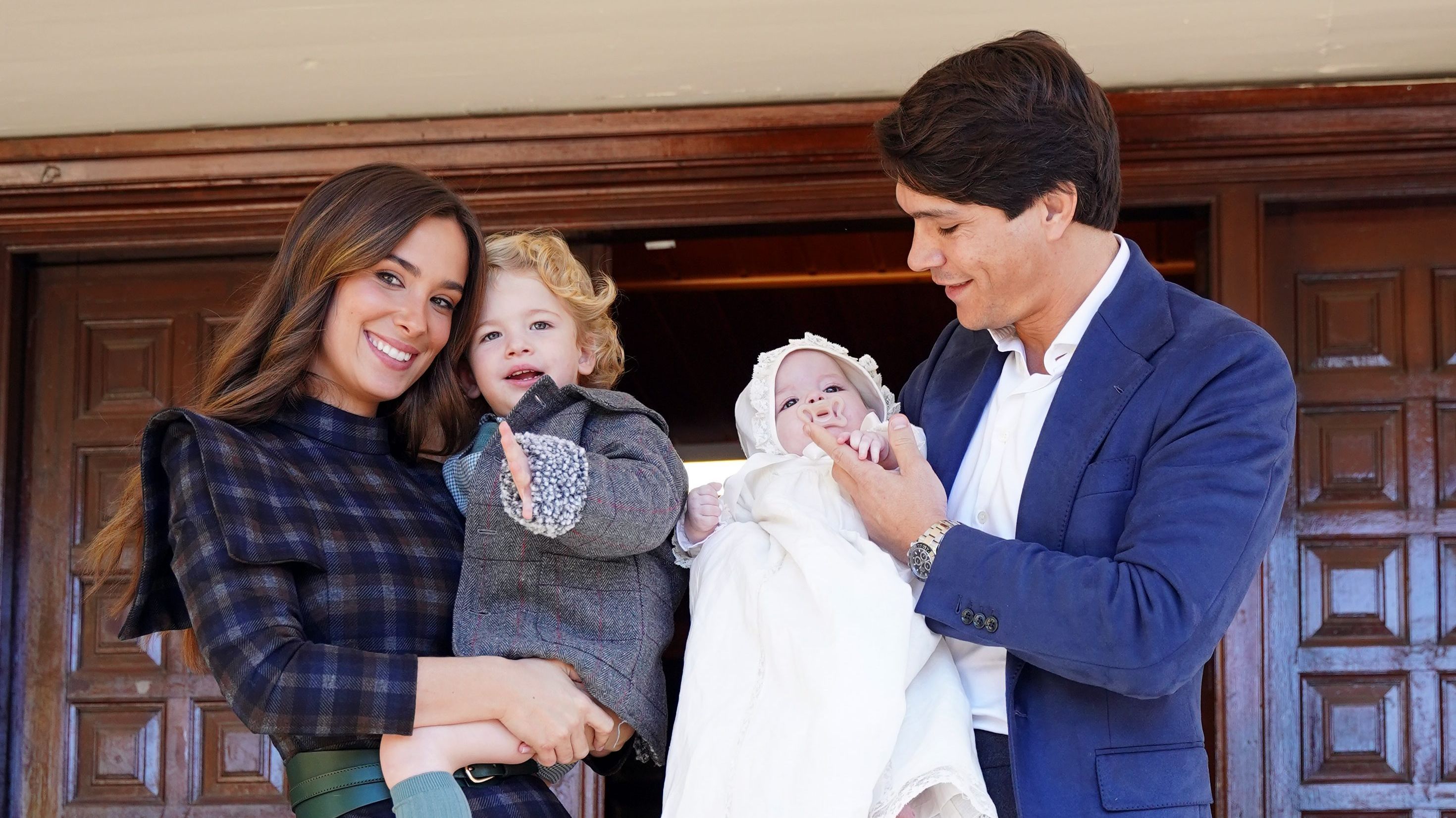 María y Pablo con sus hijos. FUENTE: Cordonpress