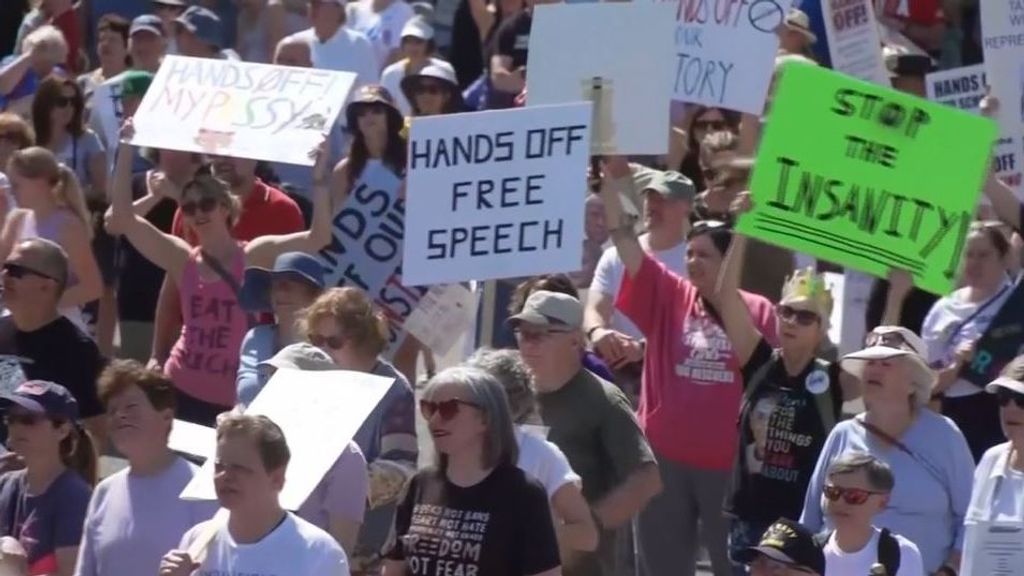 Miles de personas participan en las 1.200 protestas contra Donald Trump en Estados Unidos