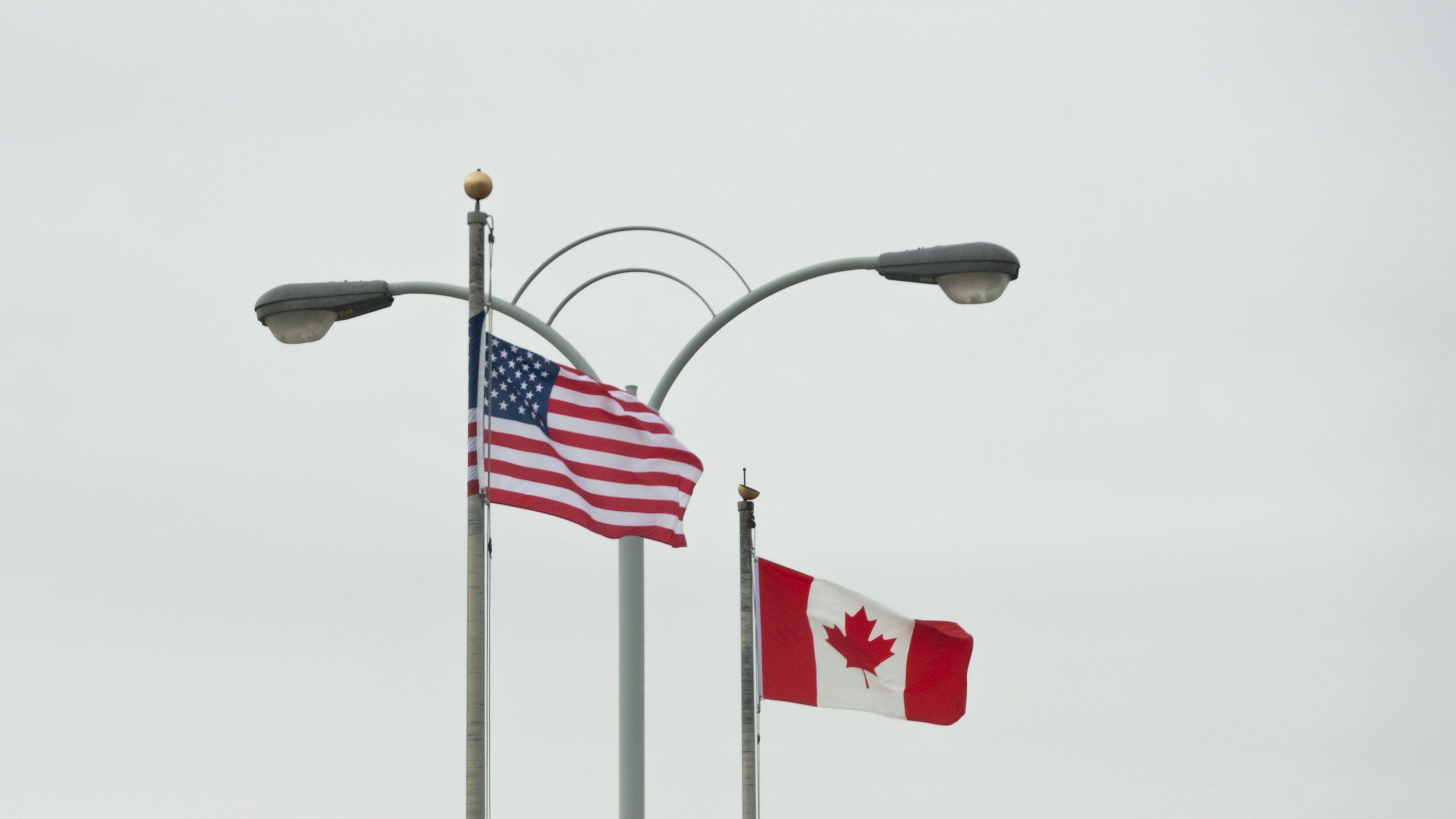 Canadá advierte a sus ciudadanos de que sus teléfonos podrían ser registrados en la frontera con Estados Unidos
