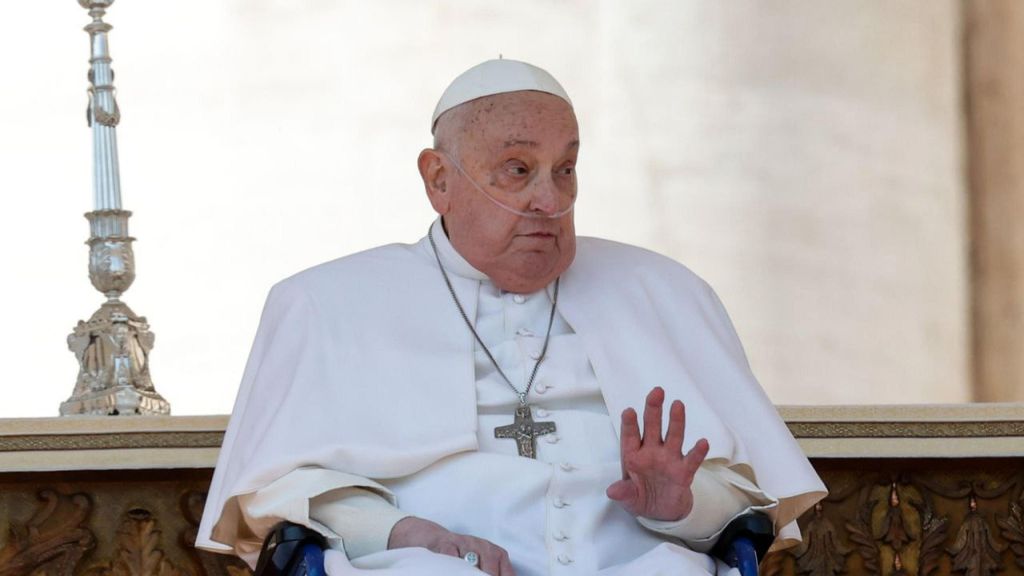 El papa Francisco reaparece en Roma e insta a no apartar de la sociedad a los enfermos: "Gracias a todos"