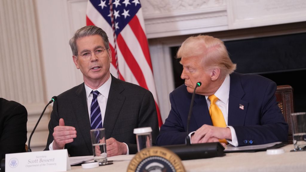 Trump defiende sus aranceles y dice que son su receta para curar el déficit