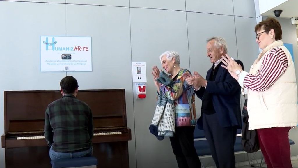 El Hospital de La Princesa trae un piano a la sala de espera con el proyecto HumanizARTE