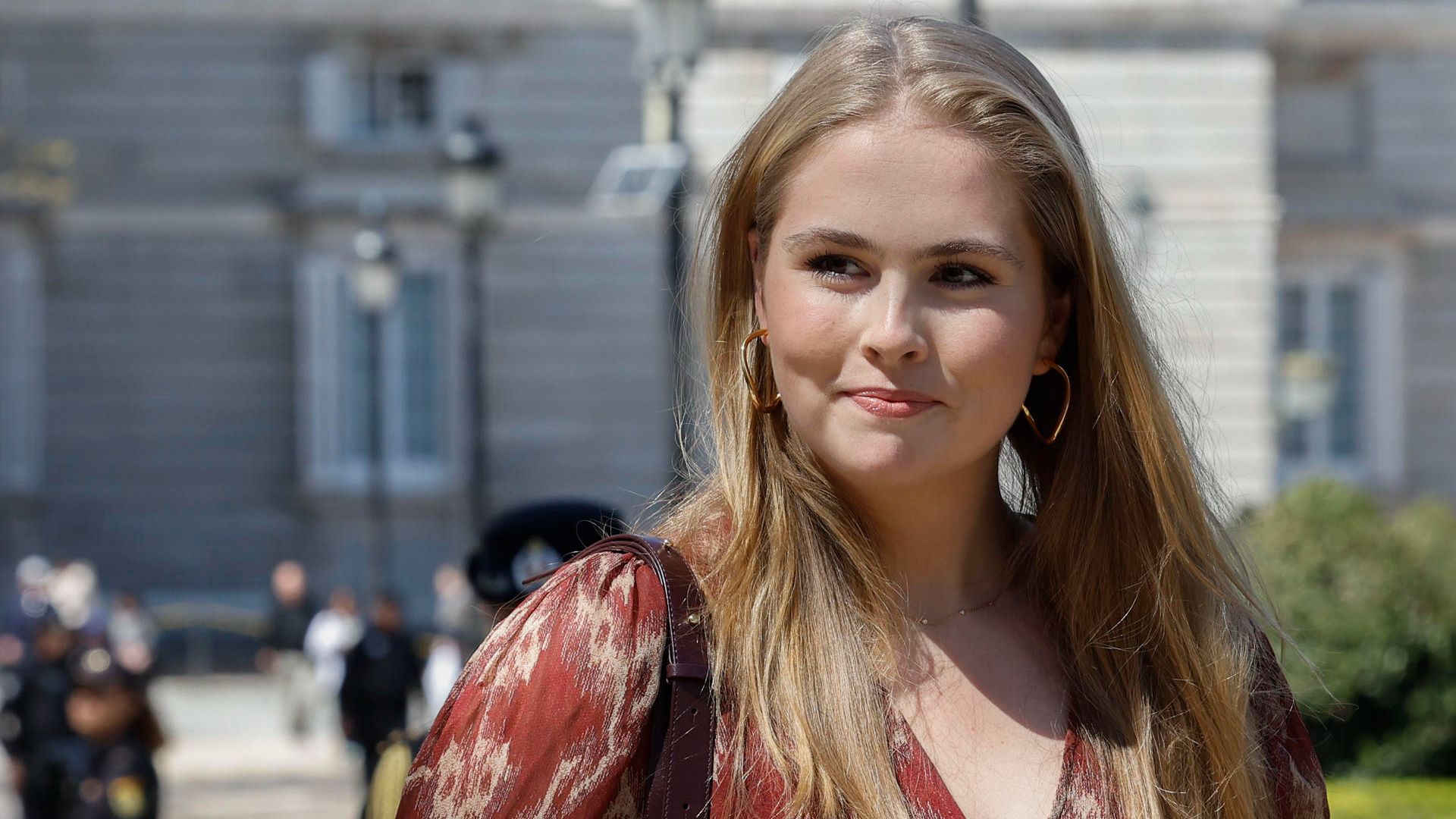 La princesa de Orange inaugura un jardín de tulipanes en la Plaza de Oriente de Madrid.