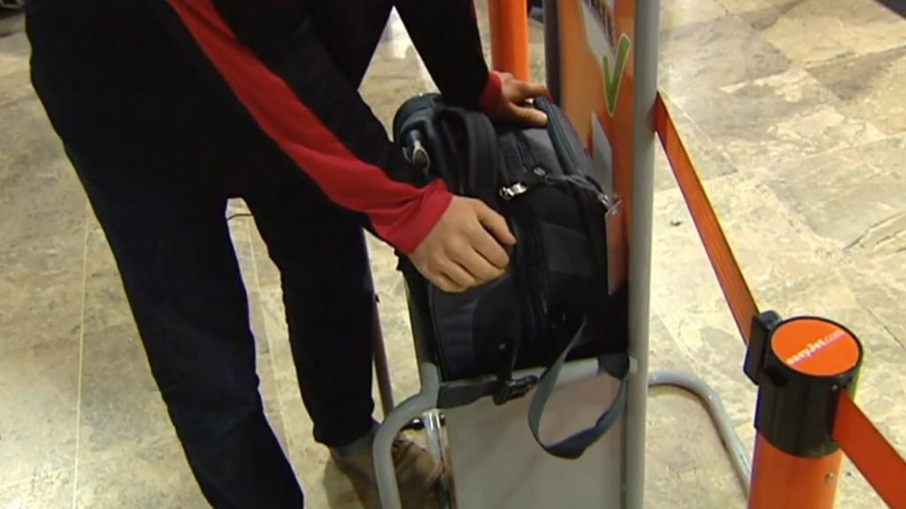 Las aerolíneas siguen cobrando por el equipaje de mano: Consumo lo prohibió, pero la medida ha quedado en una especie de limbo