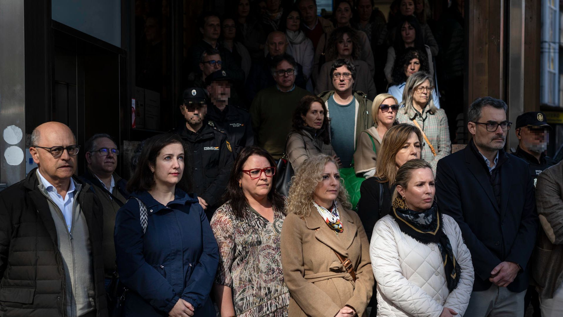 Minuto de silencio en la delegación de la Xunta en Ourense por el crimen machista de Josefa