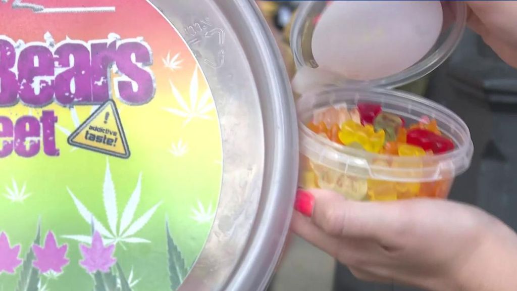 El Hospital Clínic de Barcelona alerta sobre las intoxicaciones con gominolas que contienen cannabis.