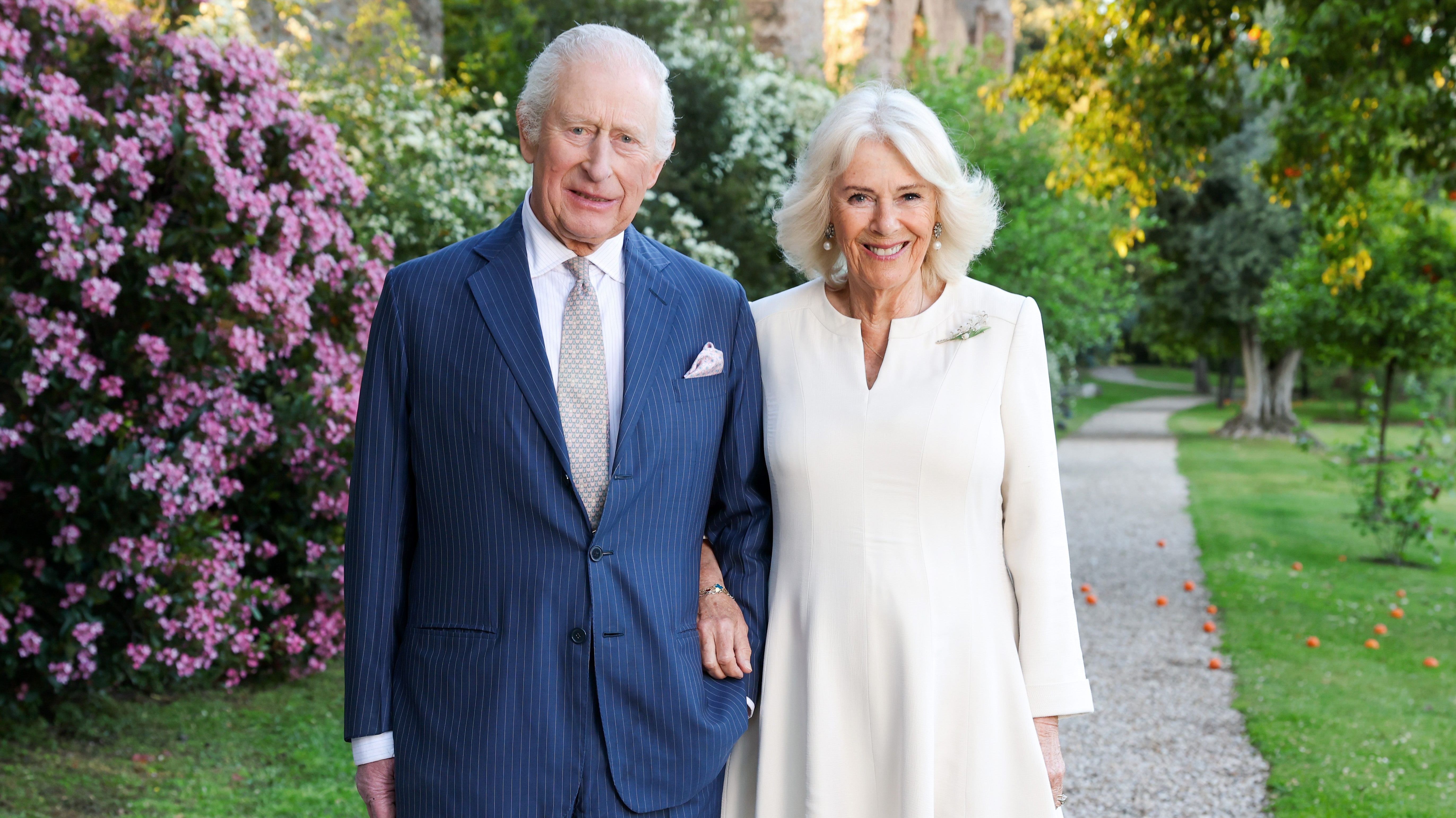 El posado de Carlos III de Inglaterra y Camilla por su 20º aniversario
