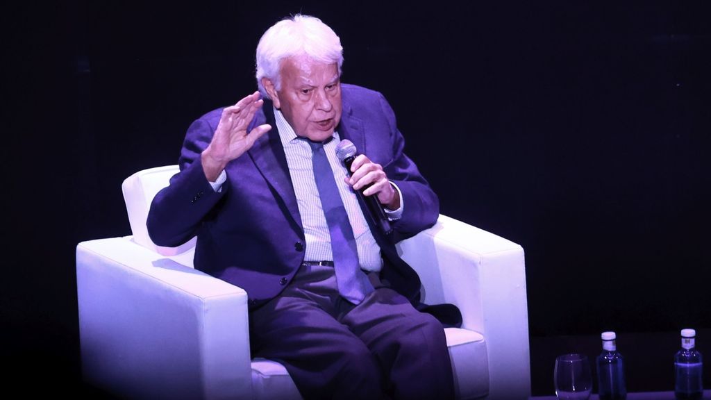 Felipe González califica a Donald Trump de “imbécil”, “necio” y “matón de patio de colegio”