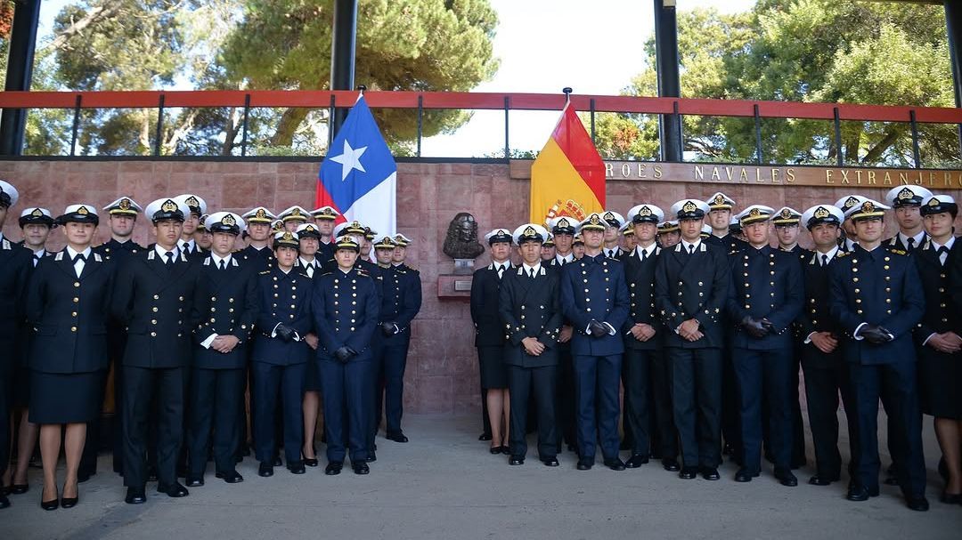 Foto del encuentro en la escuela naval