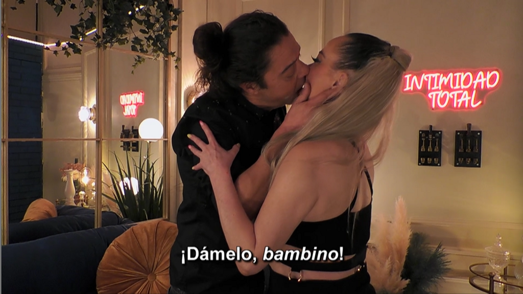 La tigresa "rompe camas" vuelve a 'First Dates' y enloquece a su cita: "¡Dámelo, bambino!"