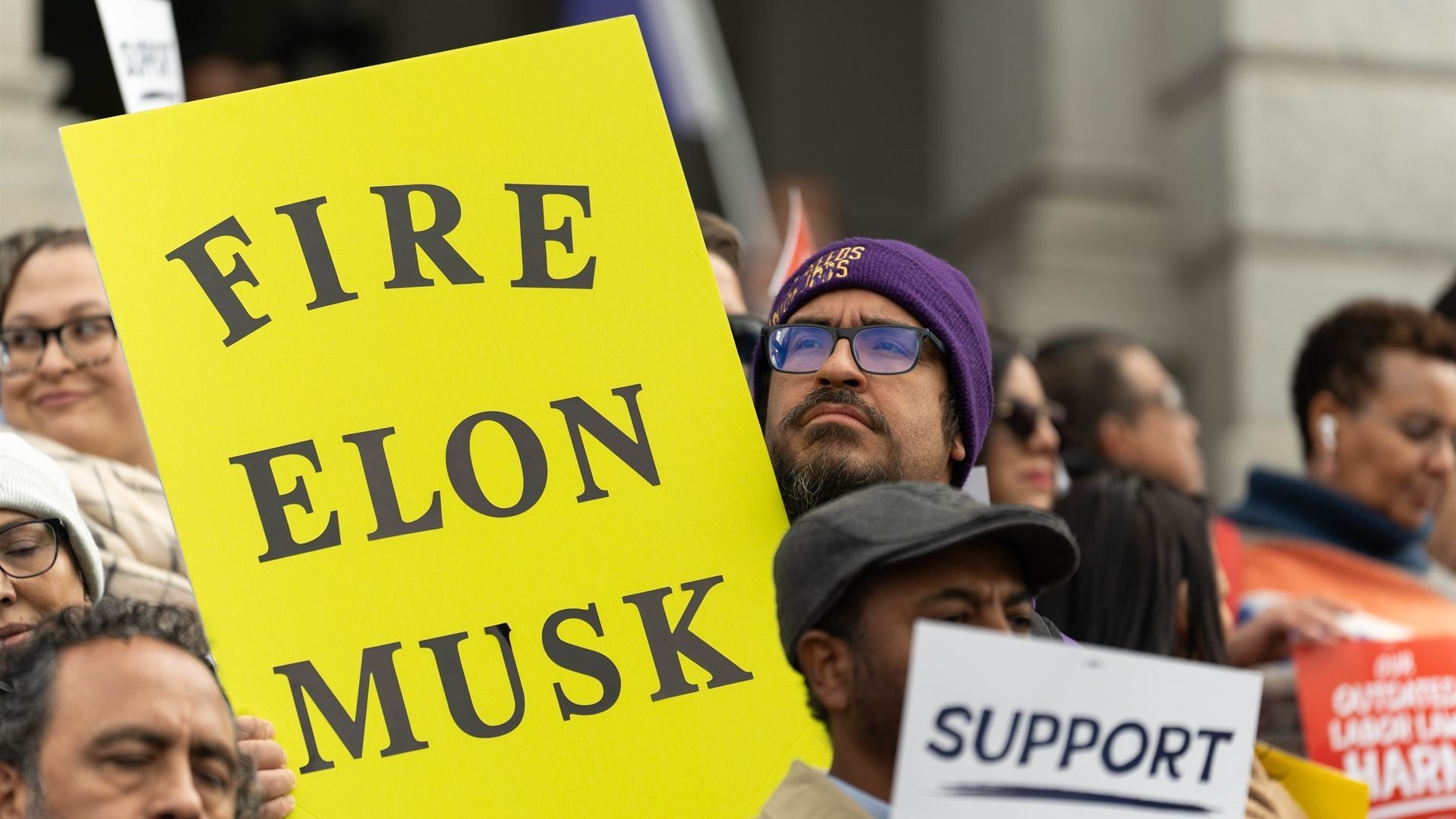 Protesta contra el despido masivo de funcionarios públicos en Colorado, Estados Unidos.