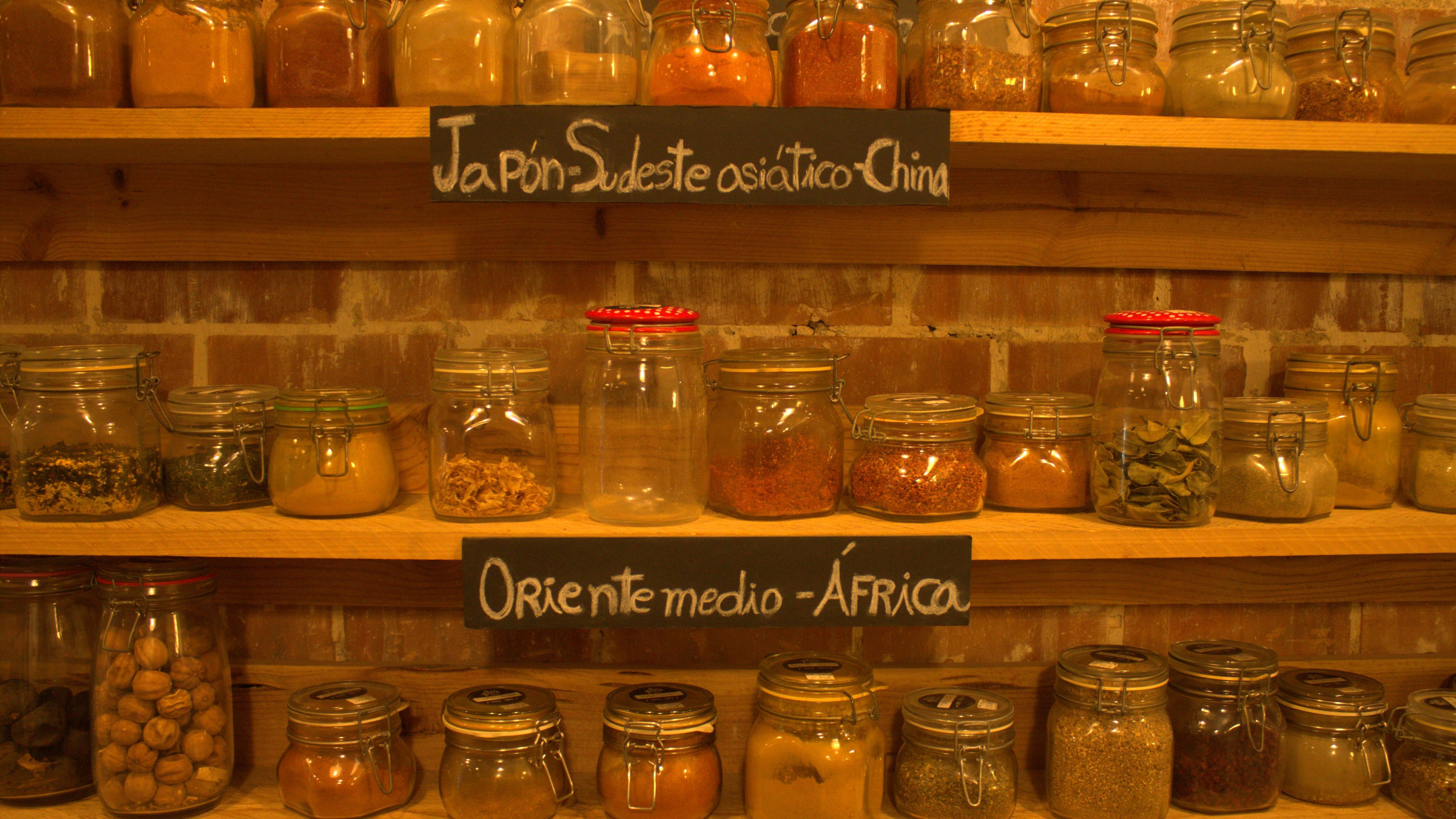 Un rincón de Black Pepper, la tienda de especias de Luis Alcázar