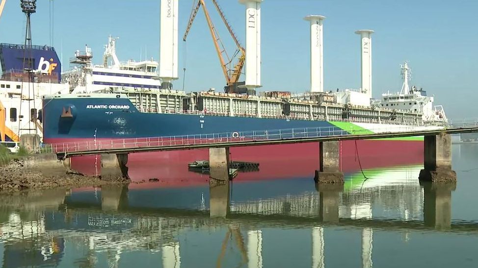 Una empresa de Santander instala las mayores velas del mundo en un buque: estiman un ahorro de 28.000 toneladas de CO2