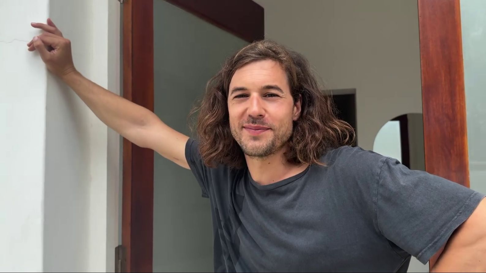 Abraham García no da crédito a la situación que está viviendo junto a Bosco Martínez-Bordiú en Cuba